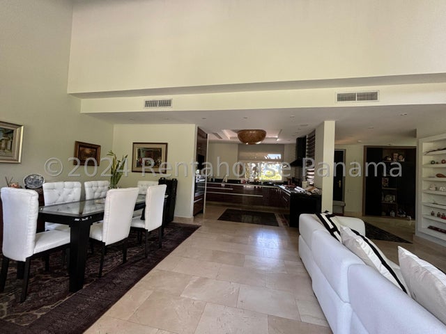 Modern and Spacious House in Panamá Pacífico
